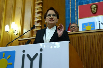 Akşener 128 Milyar Doların Akıbetini Özetledi: 'Ekonominin İnek Şaban'ıyla Badi Ekrem'i El Ele Verip Sattı'